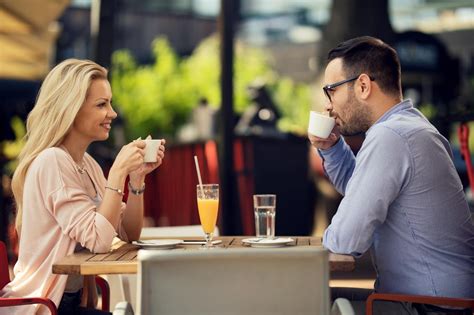 Hoe vraag je een man mee op date